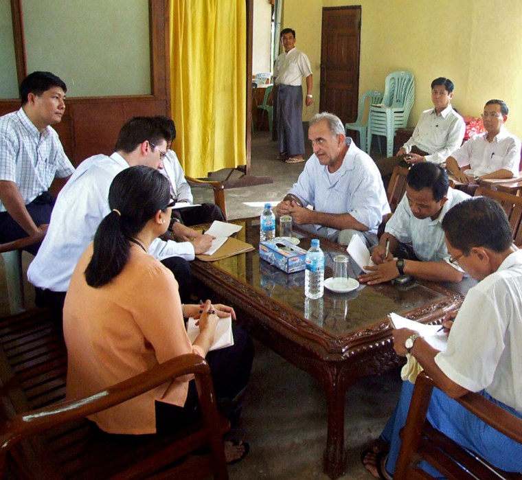 Image: John William Yettaw being questioned