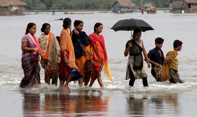 Image: Flooding caused by cyclone Aila strands tens of thousands of Indians