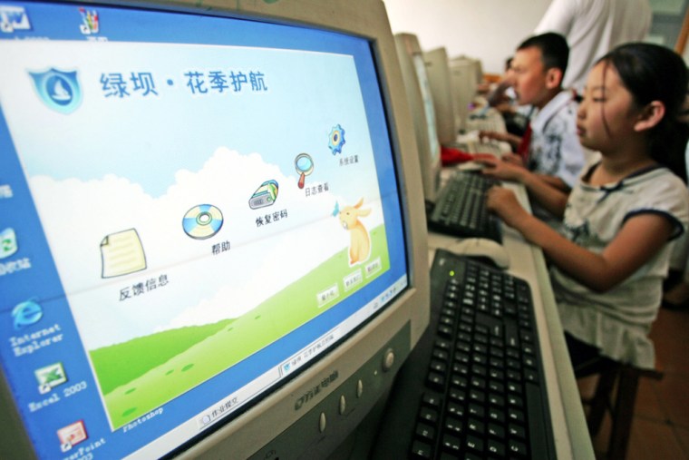 Image: Chinese students use computers installed with filtering software Green Dam-Youth Escort