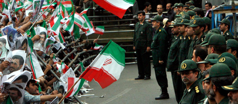 Image: Iranian Islamic Revolutionary Guards stand in front of tens of thousands