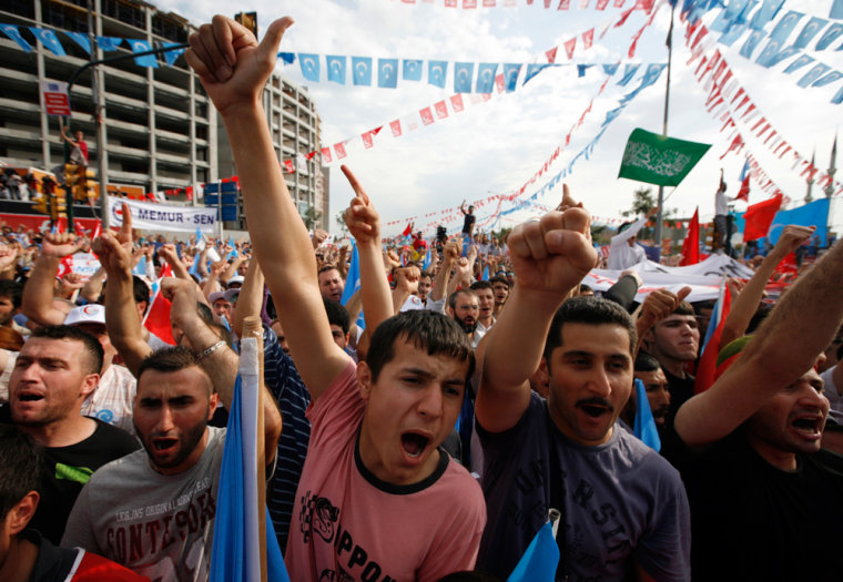 Image: Protesters chant slogans in support of East Turkestan in Istanbul