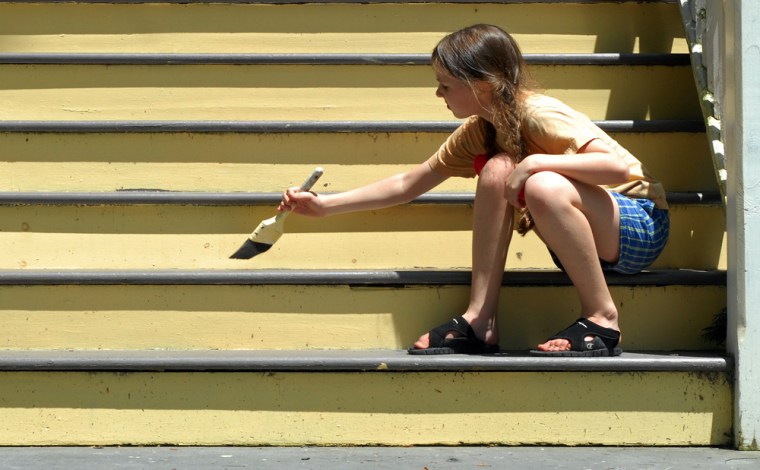 Image: Ada Graham Lowengard paints the steps to her house