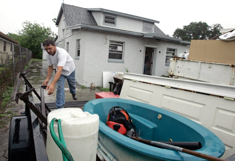 Image: Cleaning out foreclosed homes