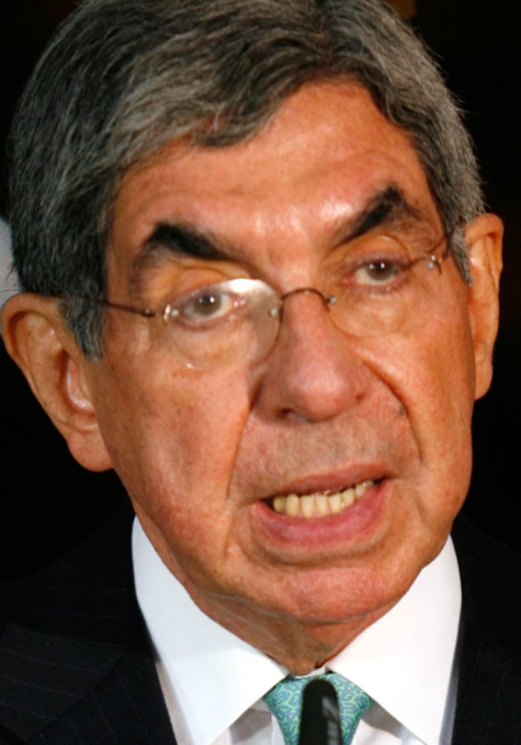Image: File picture shows Costa Rica's President Arias talking about negotiations in San Jose
