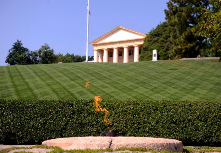 Image: Senator Edward Kennedy to be buried at Arlington National Cemetery.
