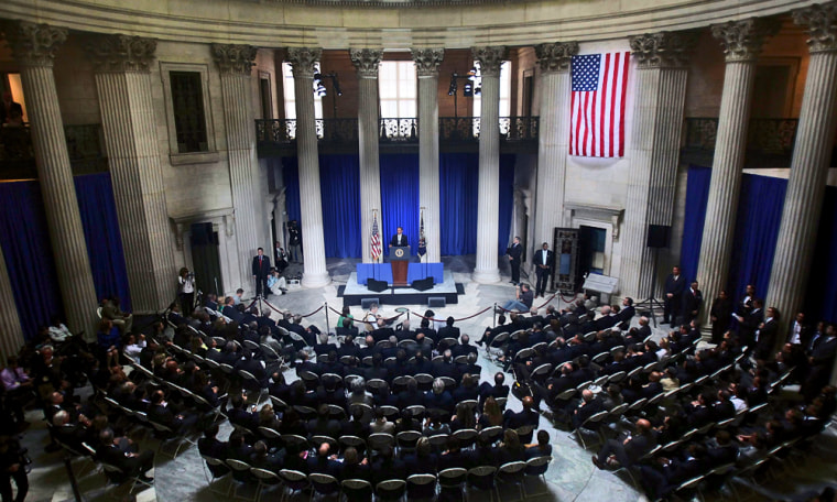 Image: Obama speaks at Federal Hall