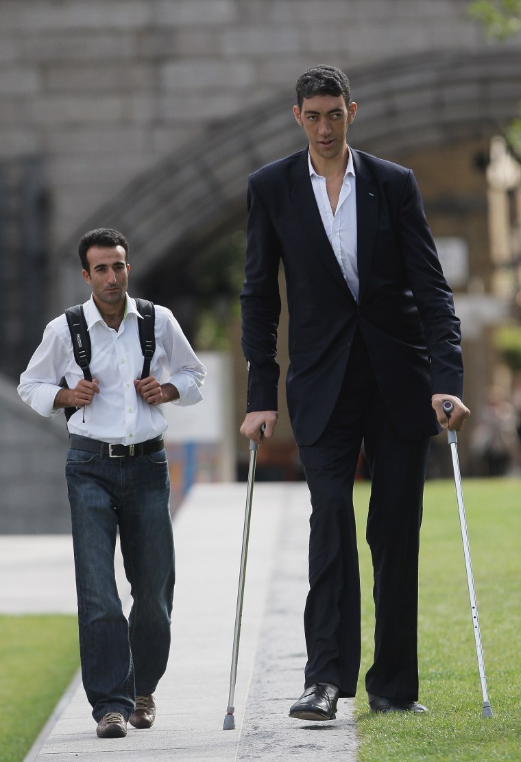 Image: The New Tallest Man In The World Visits London For The First Time