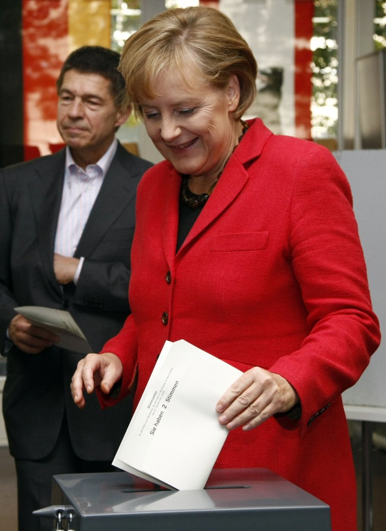 Image: German Chancellor Merkel casts her ballot in the German general election