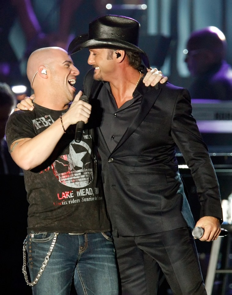 Image: Chris Daughtry and Tim McGraw on stage at the Agassi benefit