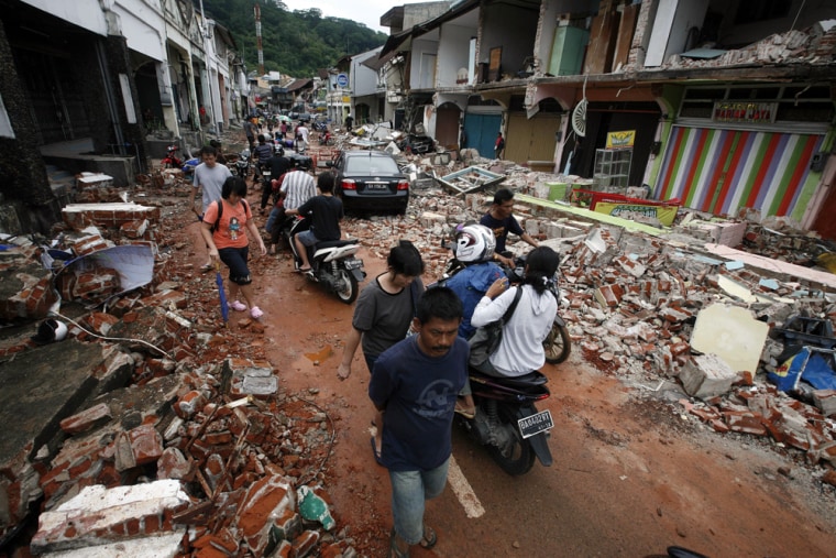 Image: Residents walk through an area damaged earthquake in Padang