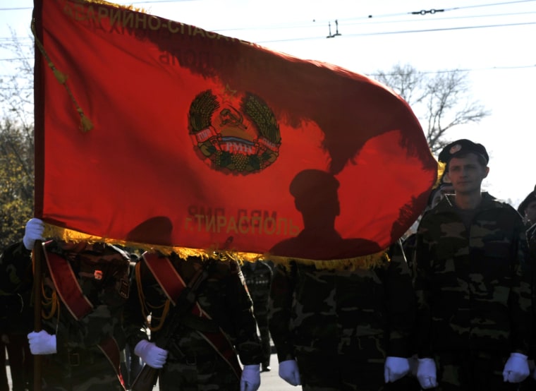 Image: Soldiers in parade