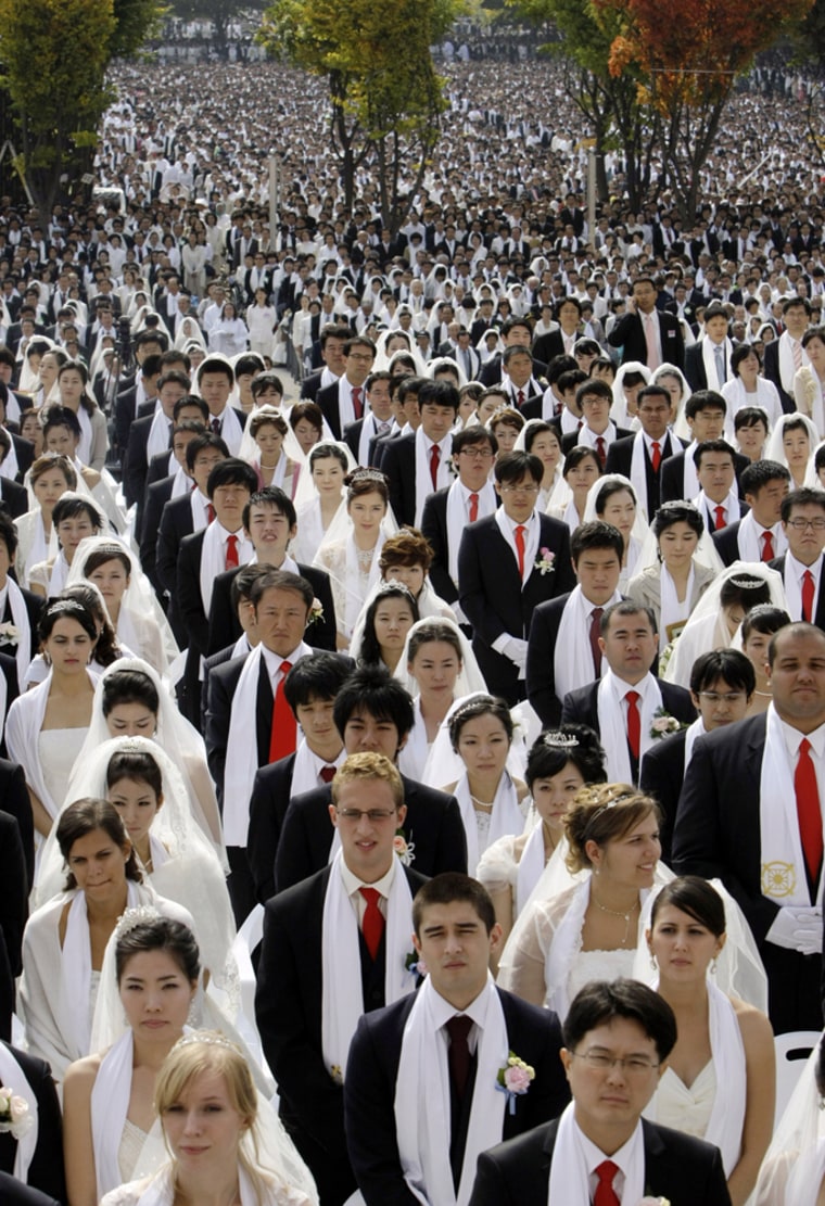 Image: Mass wedding ceremony