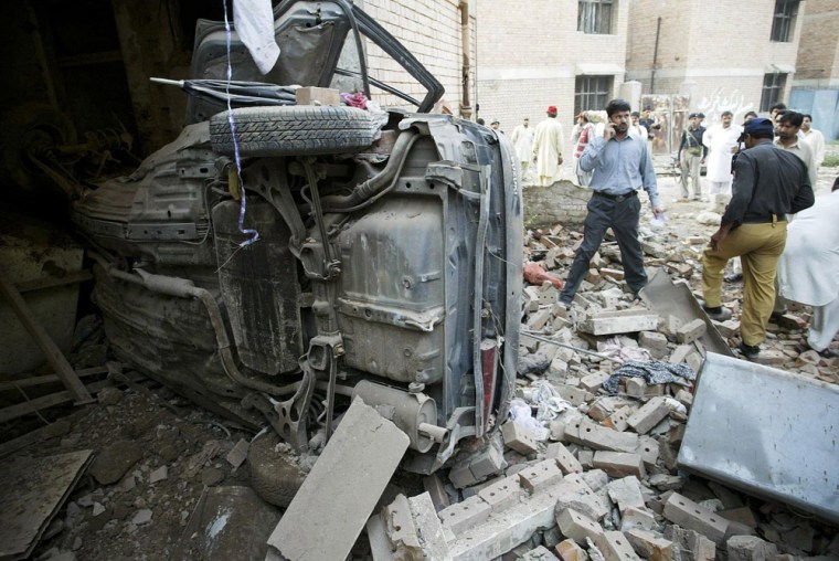 Image: Car bomber kills 10 in Kohat, Pakistan