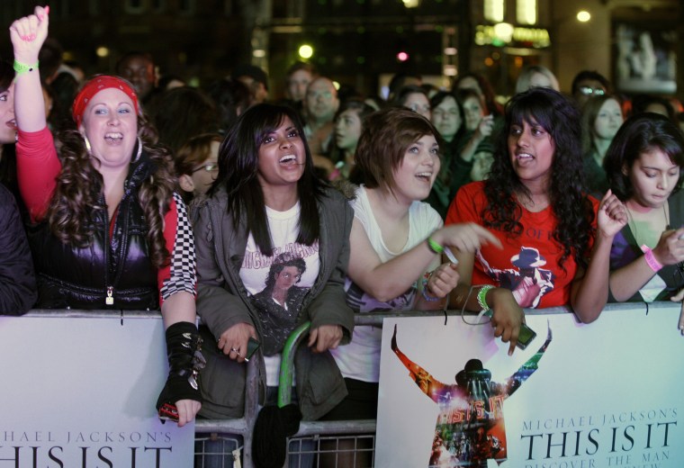 Image: Fans gather for \"This Is It\" London premiere