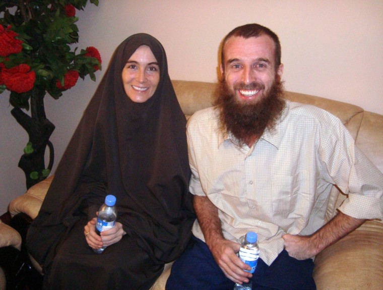 Image: Amanda Lindhout (L) sitting next to Australian journalist Nigel Brennan