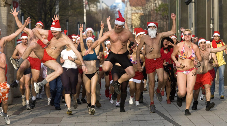 Image: Great Santa Claus Jogging on St. Nicholas' Day in Budapest