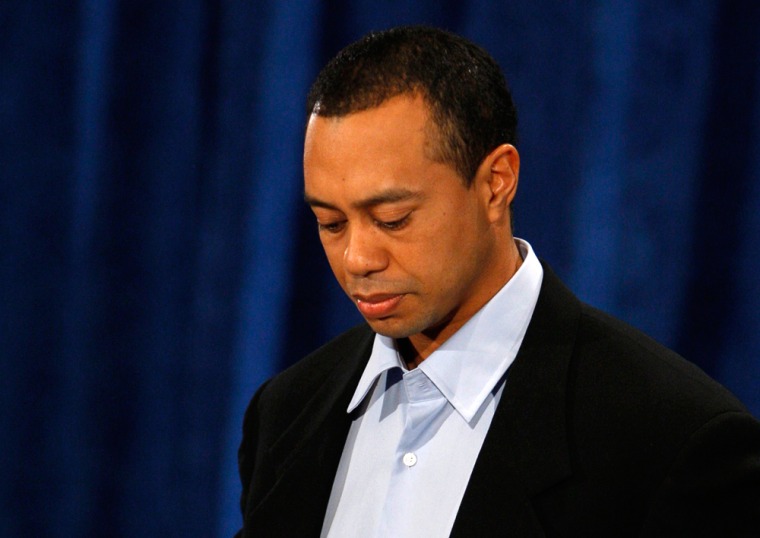 Image: Tiger Woods apologizes