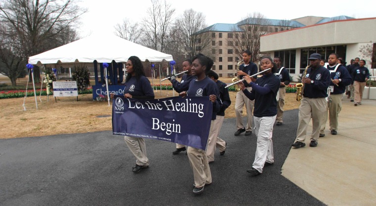 Image: University of Alabama students return
