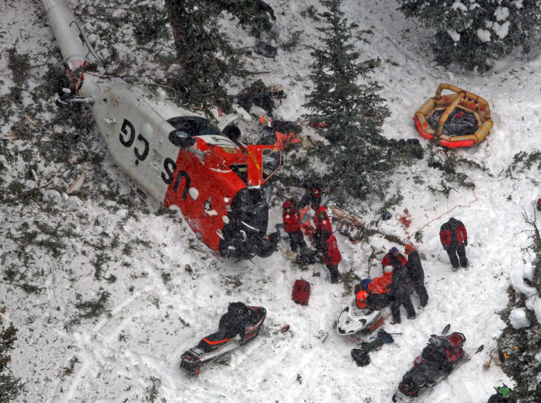 Image: Rescue crews at helicopter crash scene in Utah
