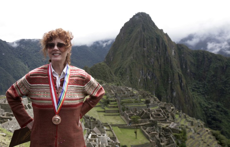 Image: U.S. actress Susan Sarandon poses in front of the Machu Picchu ruins