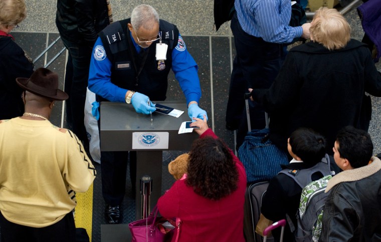 Image: Security checkpoint at Ronald Reagan Washington National Airport