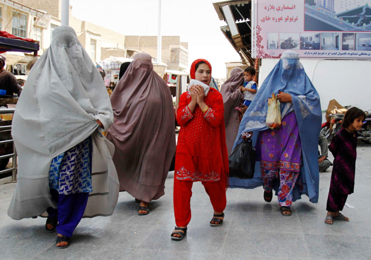 Image: Afghan women walk in downtown  Kandahar city