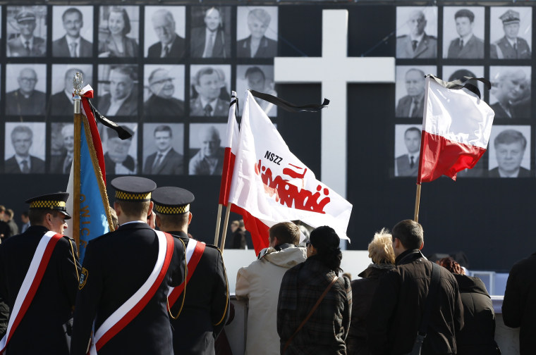 Image: People wait for the start of a commemoration service for late Polish President Lech Kaczynski and the other plane crash victims at the Pilsudski square in Warsaw