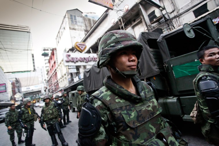 Image: Thai soldiers in Bangkok's business district