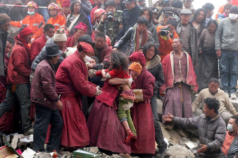 Image: A young girl is lifted from the rubble of an earthquake