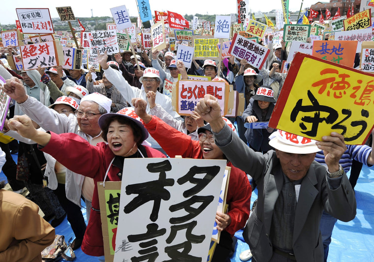 Image: Japanese protest U.S. base move