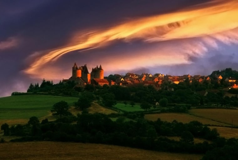 Image: Chateauneuf-en-Auxois at sunset