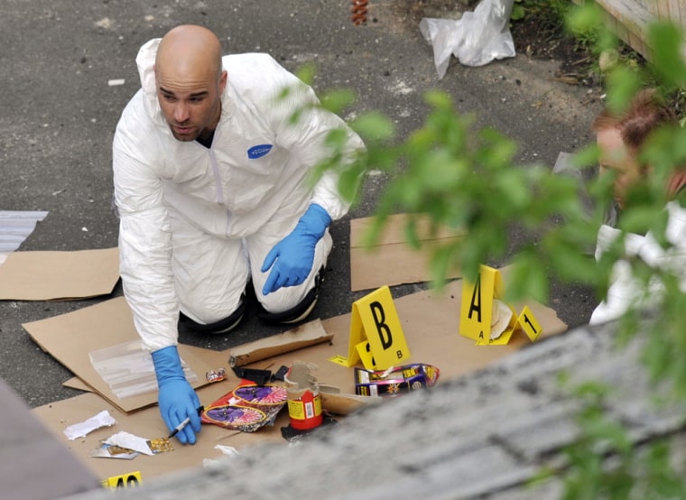 Image: FBI search an alley on the property of a house where Faisal Shahzad lived, in Bridgeport, Conn