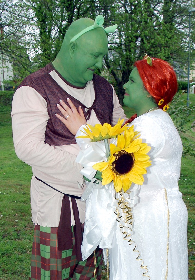 In the first “Shrek” movie, Princess Fiona asks, “What kind of a knight are you?” and Shrek answers, “One of a kind.” Those lines resonated with Vivian and Tracey Williams, who dressed up as Shrek and Princess Fiona on their wedding day.
