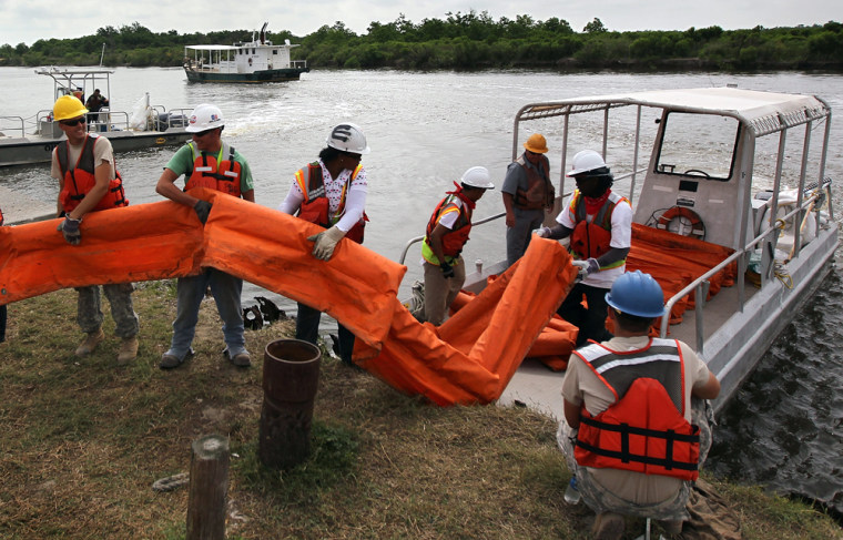 Image: Loading oil booms onto boats in Louisiana