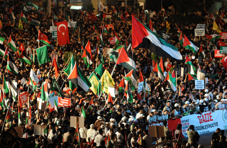 Image: Thousands of demonstrators gather on Taksim Square during a protest against Israel