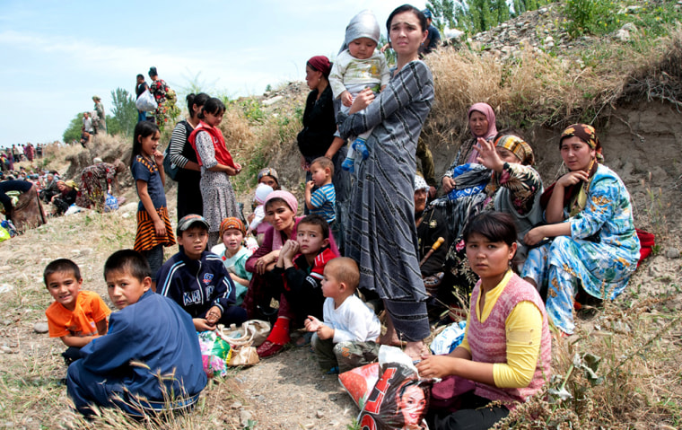 Image: Ethnic Uzbeks gather near the Kyrgyz-Uzbek border in southern Kyrgyzstan, on Saturday