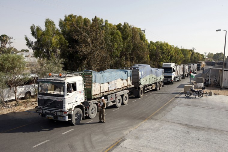 Image: Trucks carrying supplies to the Gaza strip