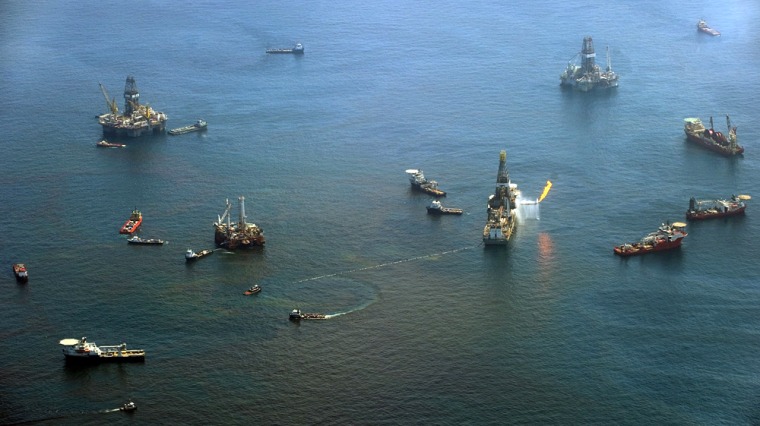 Image: Ships at the site of the BP Deepwater Horizon oil well