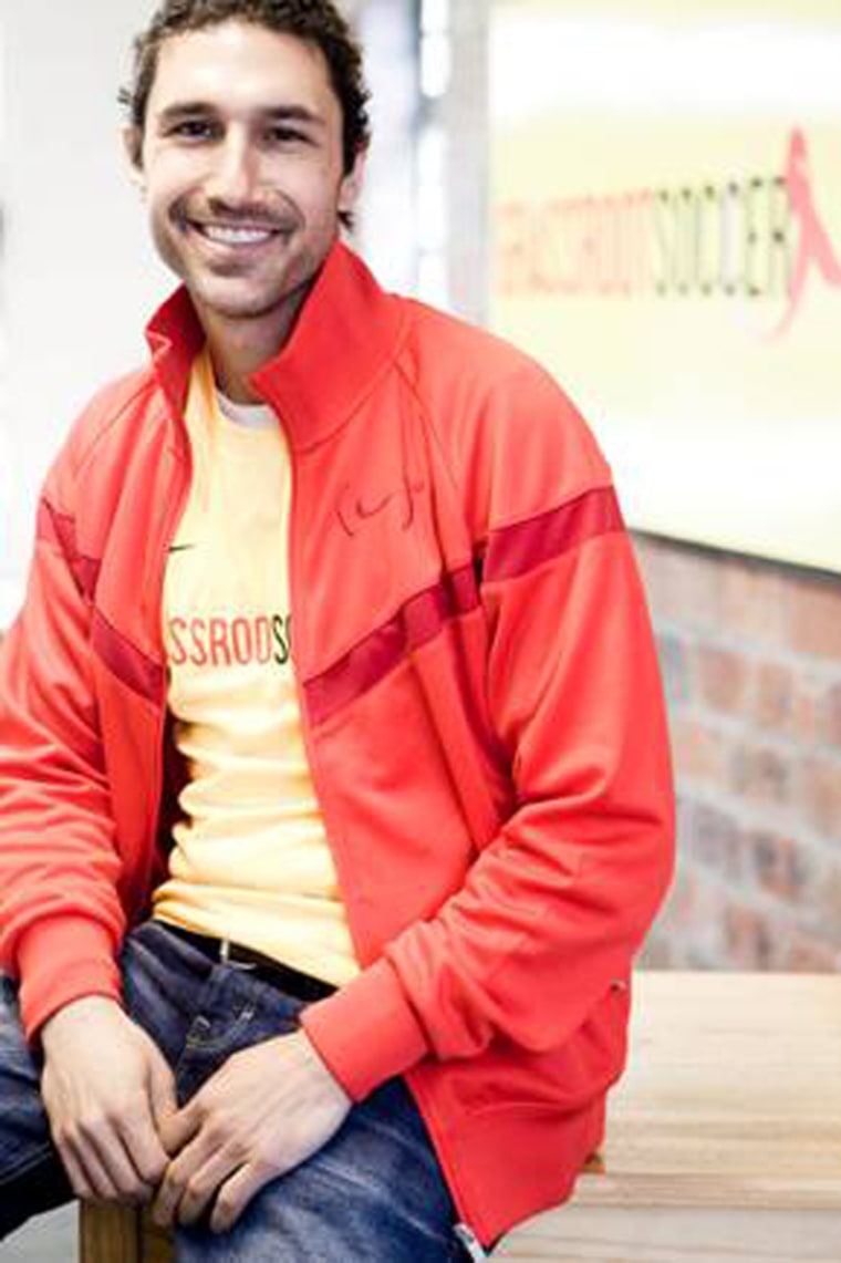 Image: Ethan Zohn in Khayelitsha, South Africa at the (RED)/Grassroot Soccer camp