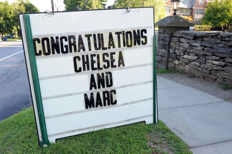 Image: Rhinebeck, NY Gears Up For Chelsea Clinton's Wedding
