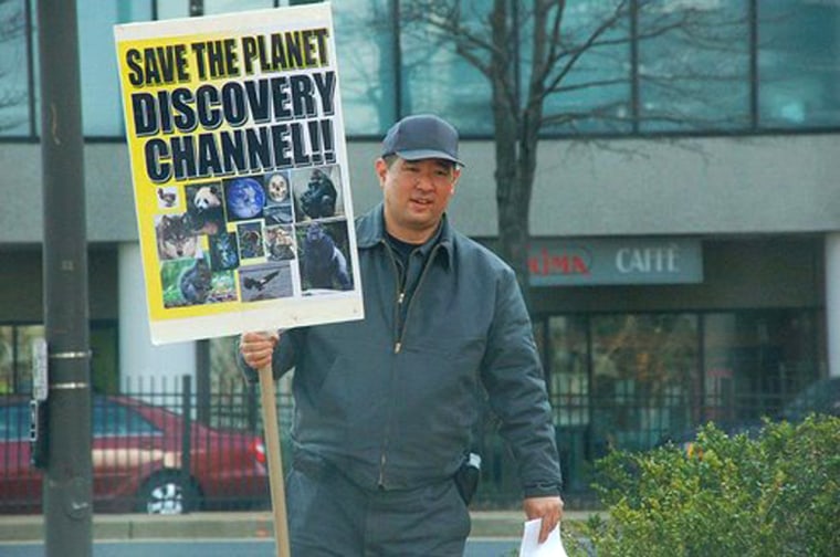Image: James J. Lee protesting Discovery Channel in 2008