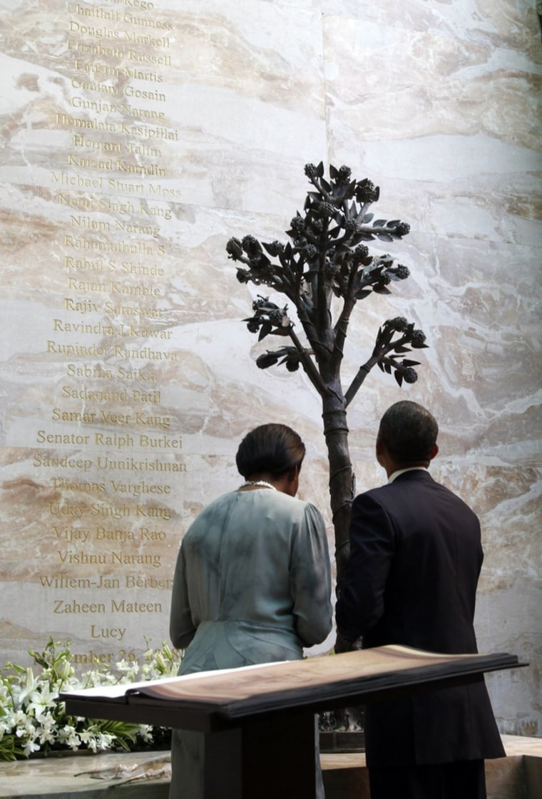 Image: U.S. President Barack Obama and first lady Michelle Obama view the 26/11 memorial at the Taj Mahal Palace and Tower Hotel