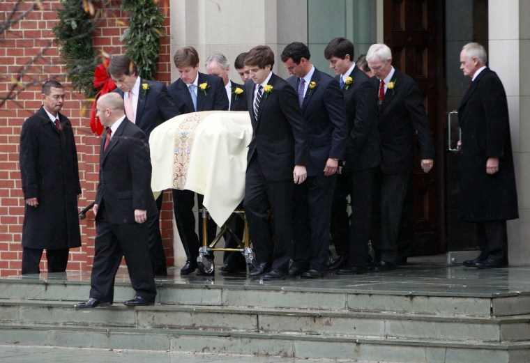 Image: Elizabeth Edwards' casket