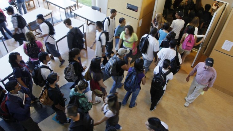 Image: Sudents enter a lecture hall at California State University