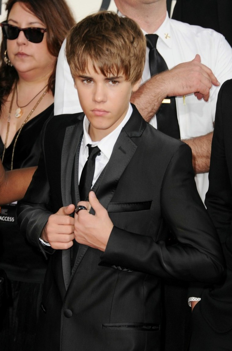 Image: Justin Bieber arrives at Golden Globe Awards