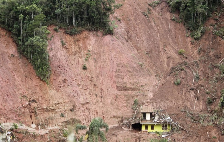 Image: A view of a landslide in Conquista
