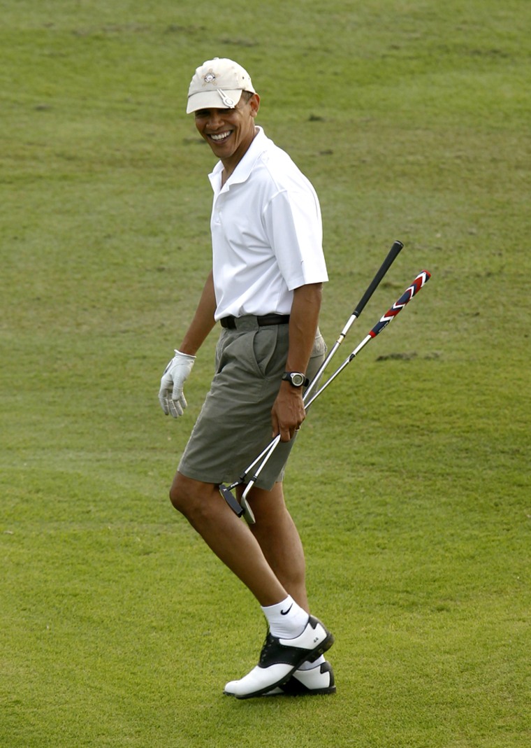 Image: US President Obama plays golf while on vacation in Hawaii