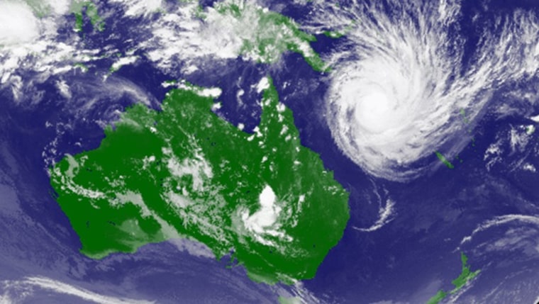 Image: Weather satellite image of tropical cyclone Yasi