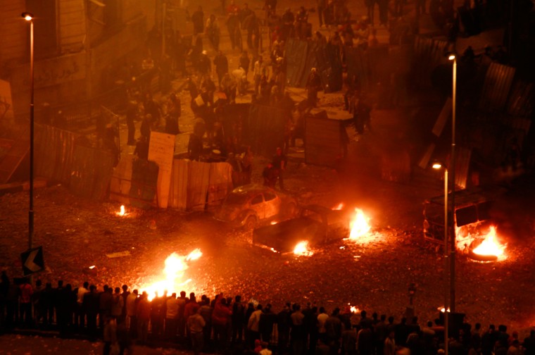 Image: Clashes outside the National Museum in Cairo