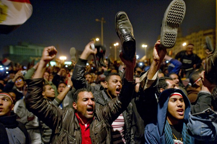 Image: Egyptian anti-government demonstrators w